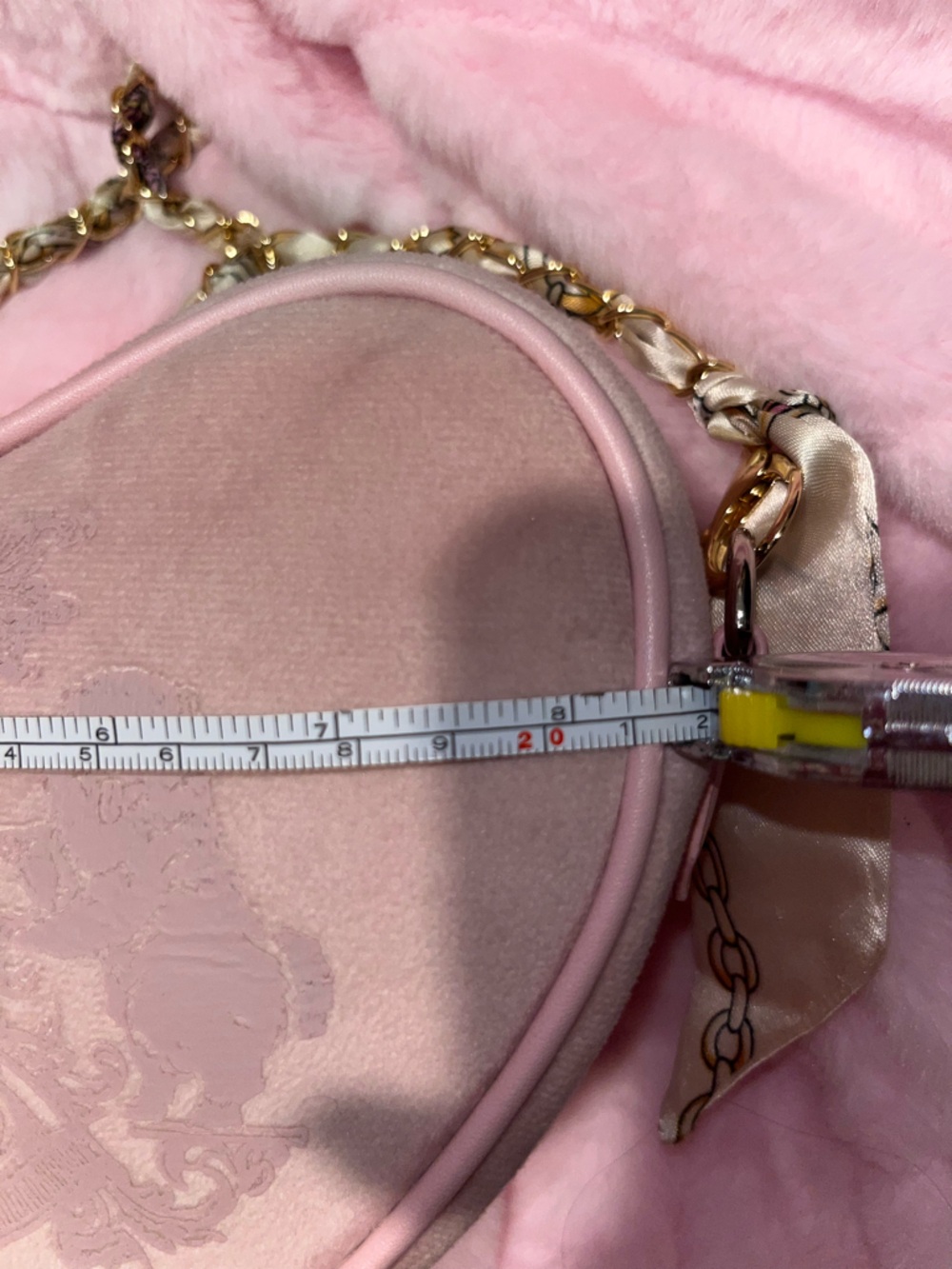 Paris Hilton Light Pink Heart-Shaped Bag - Picture 13 of 14